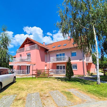 Ildiko Apartmanhaz Zamárdi エクステリア 写真